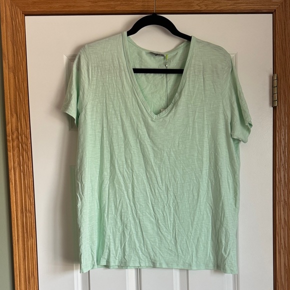 NWT Tasc Performance Bamboo Mint Green V-Neck Women's Tee XL - Picture 1 of 6